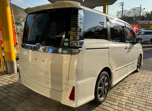 
								TOYOTA VOXY full									